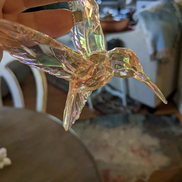 New Beautiful Peachy Iridescent Hummingbird Hanging Decor - Picture 3 of 7